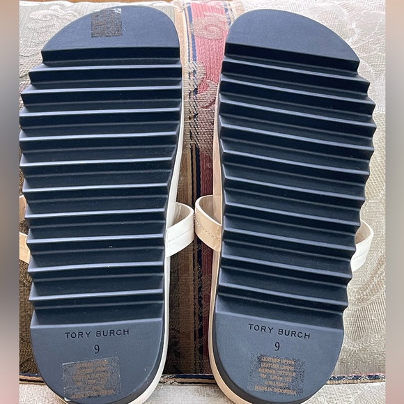 Tory Burch MILLER CLOUD LUG SANDAL. Size 9 Women- New Cream Color - Picture 6 of 7